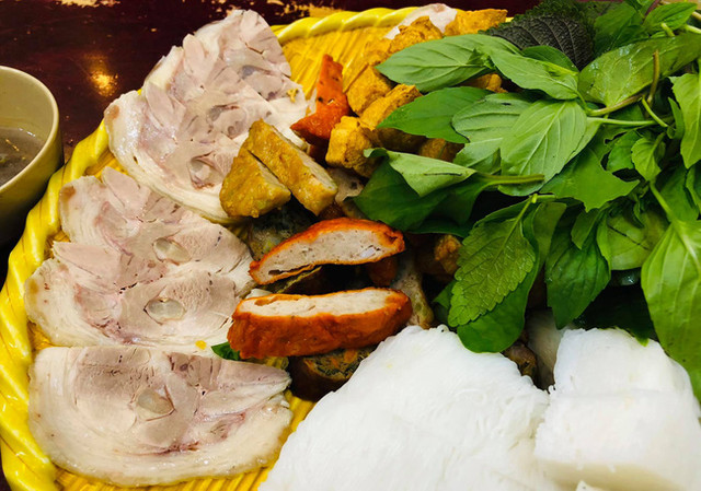 Chuỗi quán bún đậu của Mạc Văn Khoa làm ăn ra sao? - Hình 7 Chuoi quan bun dau cua Mac Van Khoa lam an ra sao?-Hinh-7