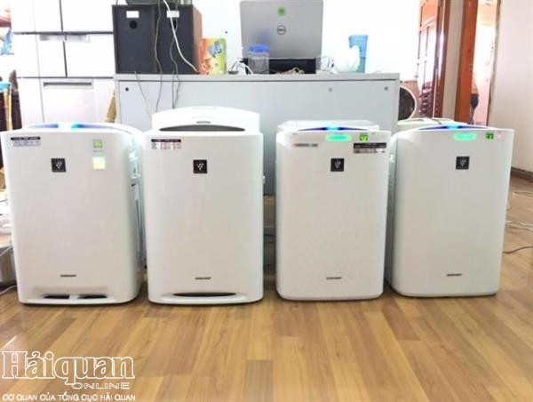 Người dân Hà Nội đua nhau đi mua máy lọc không khí, chọn loại nào tốt nhất? Nguoi dan Ha Noi dua nhau di mua may loc khong khi, chon loai nao tot nhat?