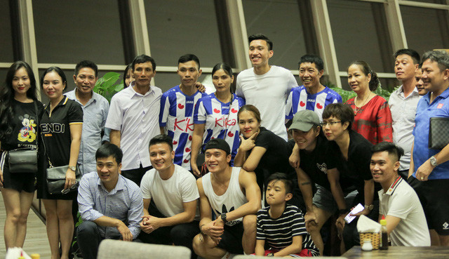 So sánh mức lương Văn Hậu, Công Phượng khi thi đấu nước ngoài So sanh muc luong Van Hau, Cong Phuong khi thi dau nuoc ngoai