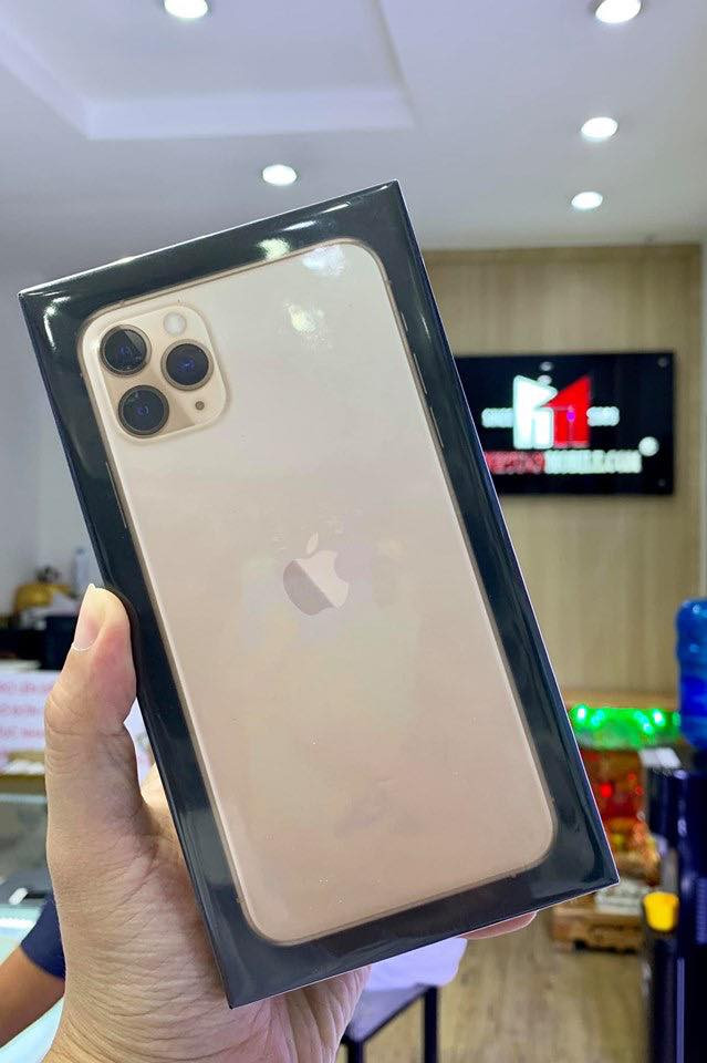Cận cảnh iPhone 11 Pro Max đầu tiên về Việt Nam giá 100 triệu đồng - Hình 4 Can canh iPhone 11 Pro Max dau tien ve Viet Nam gia 100 trieu dong-Hinh-4