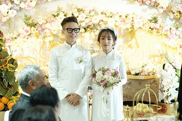 Lộ thực đơn sang chảnh trong đám cưới gần 20 tỷ con gái Minh Nhựa Lo thuc don sang chanh trong dam cuoi gan 20 ty con gai Minh Nhua