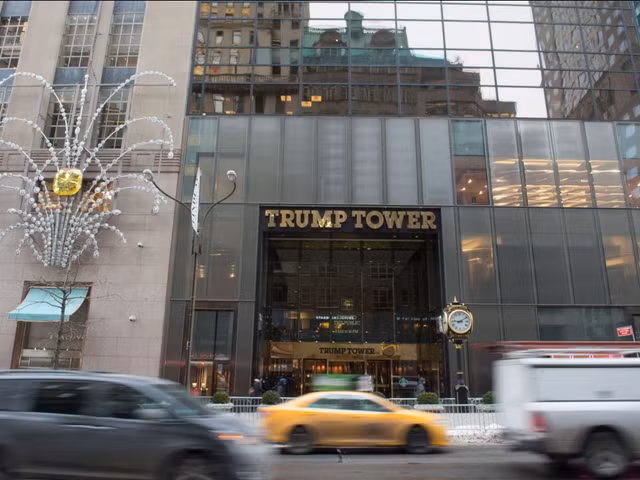 "Lóa mắt" loạt bất động sản toàn penhouse, biệt thự trị giá 122 triệu USD của ông Trump - Hình 2 Căn penthouse được biết đến với phong cách sang trọng, rộng rộng 3.066 m2. căn hộ nằm trên Đại lộ số 5 của Thành phố New York và có thể nhìn ra Công viên Trung tâm.