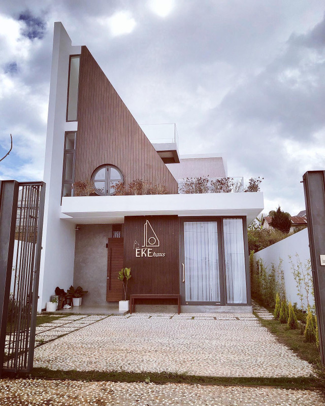 Vợ chồng Tóc Tiên - Hoàng Touliver giàu sụ - Hình 5 Vo chong Toc Tien - Hoang Touliver giau su-Hinh-5