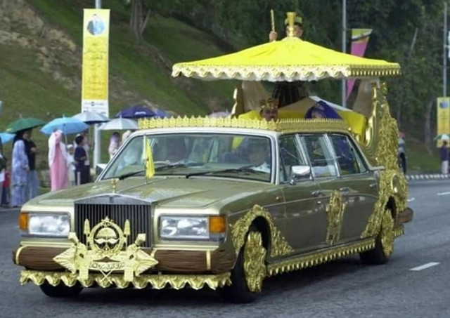 Quốc vương Brunei Hassanal Bolkiah có khối tài sản không đếm xuể - Hình 5 Quoc vuong Brunei Hassanal Bolkiah co khoi tai san khong dem xue-Hinh-5