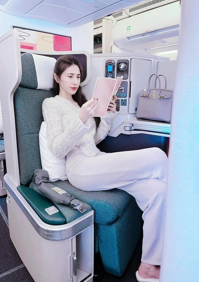 Khối tài sản vạn người mơ ước của vợ chồng Công Vinh - Thủy Tiên - Hình 13 Khoi tai san van nguoi mo uoc cua vo chong Cong Vinh - Thuy Tien-Hinh-13