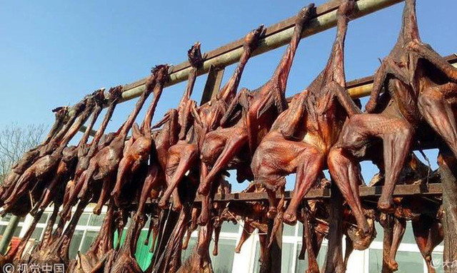 Món gà hong gió đại gia đua nhau ăn và sự thật tàn nhẫn Mon ga hong gio dai gia dua nhau an va su that tan nhan