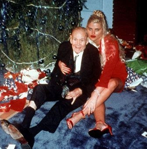 Tỷ phú 89 tuổi cưới vợ nhỏ hơn tới 63 tuổi gây chú ý - Hình 5 Ty phu 89 tuoi cuoi vo nho hon toi 63 tuoi gay chu y-Hinh-5