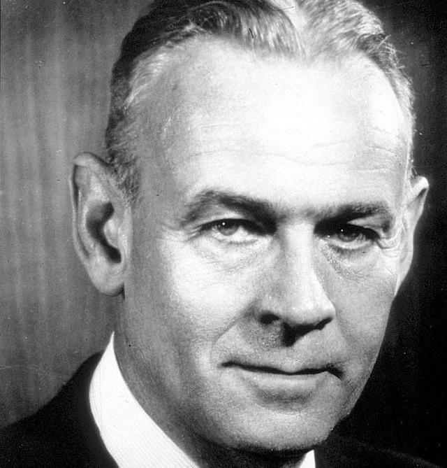 Tỷ phú 89 tuổi cưới vợ nhỏ hơn tới 63 tuổi gây chú ý - Hình 2 Ty phu 89 tuoi cuoi vo nho hon toi 63 tuoi gay chu y-Hinh-2