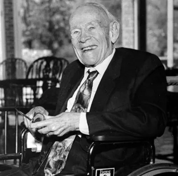 Tỷ phú 89 tuổi cưới vợ nhỏ hơn tới 63 tuổi gây chú ý Ty phu 89 tuoi cuoi vo nho hon toi 63 tuoi gay chu y