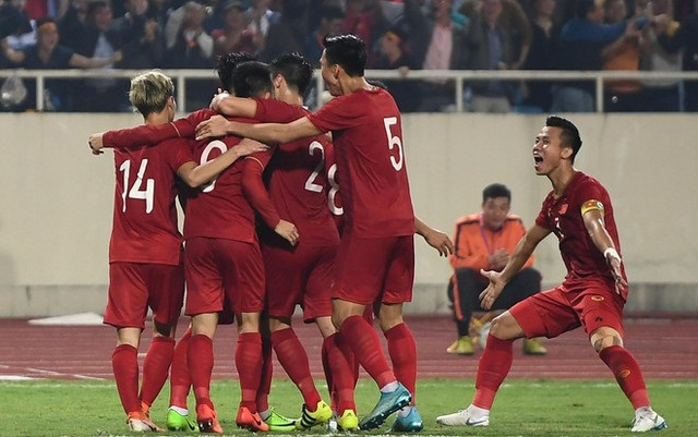 Tiền tấn đổ về đội tuyển Việt Nam nếu thắng Thái Lan tối nay Tien tan do ve doi tuyen Viet Nam neu thang Thai Lan toi nay