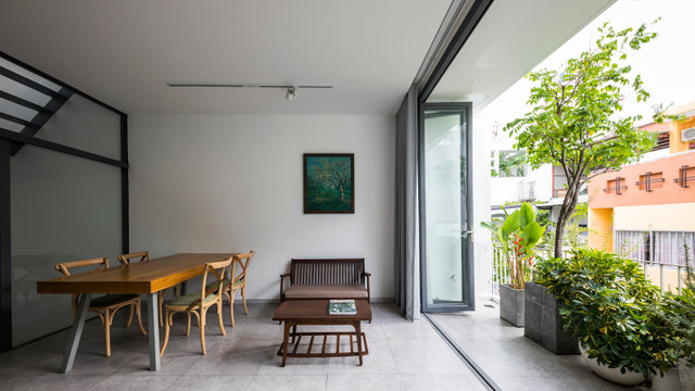 Du huong Tay nhung can nha nay luon mat me vi cay xanh phu kin mat tien-Hinh-4