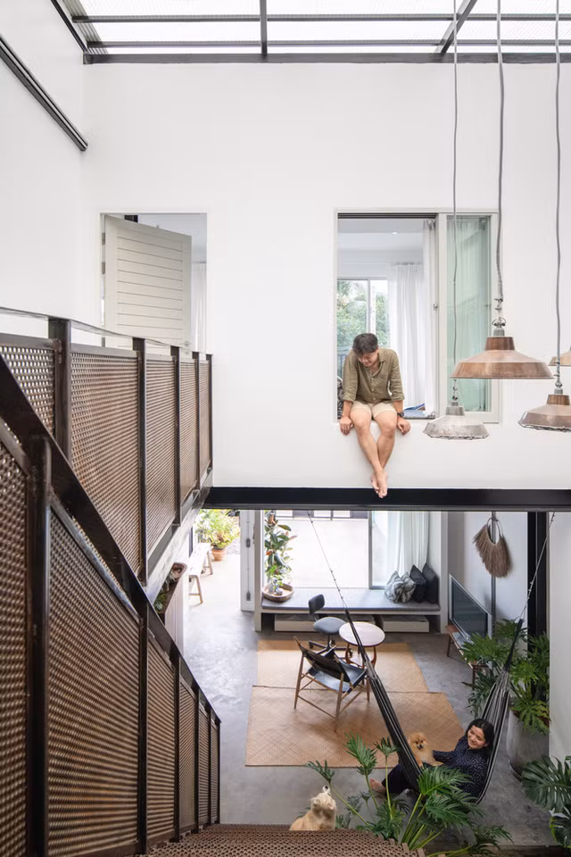 Doc dao thiet ke nha ong 2 tang co kha nang tu lam mat-Hinh-2