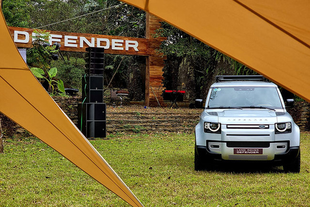 Cận cảnh Land Rover Defender 130 có giá cao nhất hơn 7,9 tỷ - Hình 13 Can canh Land Rover Defender 130 co gia cao nhat hon 7,9 ty-Hinh-13
