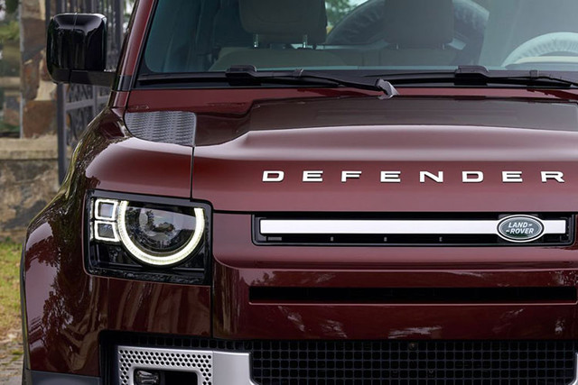 Cận cảnh Land Rover Defender 130 có giá cao nhất hơn 7,9 tỷ - Hình 4 Can canh Land Rover Defender 130 co gia cao nhat hon 7,9 ty-Hinh-4