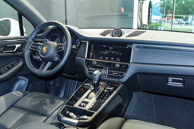 Xem xe Porsche Macan 2023 gần 5 tỷ đồng của Đoàn Văn Hậu - Hình 3 Xem xe Porsche Macan 2023 gan 5 ty dong cua Doan Van Hau-Hinh-3