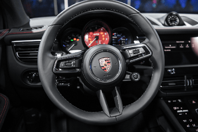 Xem xe Porsche Macan 2023 gần 5 tỷ đồng của Đoàn Văn Hậu - Hình 4 Xem xe Porsche Macan 2023 gan 5 ty dong cua Doan Van Hau-Hinh-4