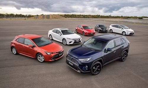 Vi sao trieu hoi hang loat xe Toyota Camry, Corolla va Hilux?