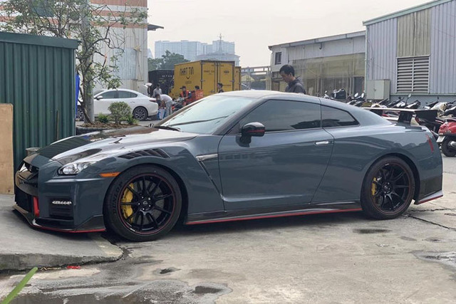 Nissan GT-R Nismo tiền tỷ đắt ngang siêu xe, đầu tiên về Việt Nam Nissan GT-R Nismo tien ty dat ngang sieu xe, dau tien ve Viet Nam