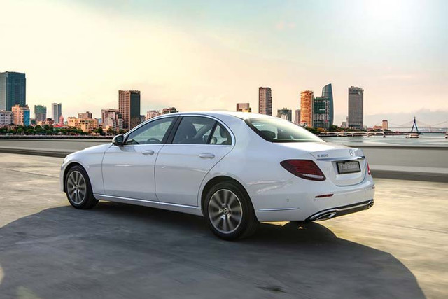 Mercedes-Benz E200 Exclusive hơn 2,2 tỷ vừa về Việt Nam có gì thu hút? - Hình 11 Mercedes-Benz E200 Exclusive hon 2,2 ty vua ve Viet Nam co gi thu hut?-Hinh-11