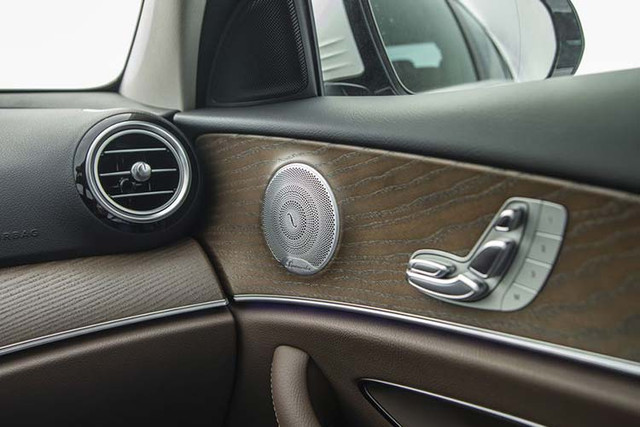 Mercedes-Benz E200 Exclusive hơn 2,2 tỷ vừa về Việt Nam có gì thu hút? - Hình 9 Mercedes-Benz E200 Exclusive hon 2,2 ty vua ve Viet Nam co gi thu hut?-Hinh-9