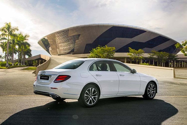 Mercedes-Benz E200 Exclusive hơn 2,2 tỷ vừa về Việt Nam có gì thu hút? - Hình 2 Mercedes-Benz E200 Exclusive hon 2,2 ty vua ve Viet Nam co gi thu hut?-Hinh-2