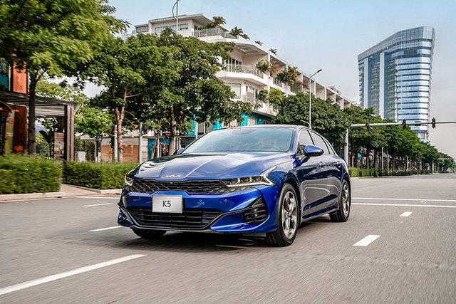 Xả tồn kho, KIA K5 đang giảm mạnh lên tới 75 triệu đồng Xa ton kho, KIA K5 dang giam manh len toi 75 trieu dong