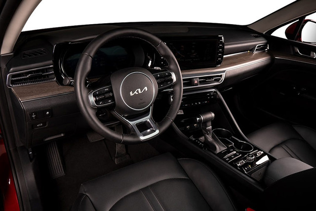 Xả tồn kho, KIA K5 đang giảm mạnh lên tới 75 triệu đồng - Hình 2 Xa ton kho, KIA K5 dang giam manh len toi 75 trieu dong-Hinh-2