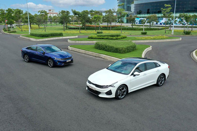 Xả tồn kho, KIA K5 đang giảm mạnh lên tới 75 triệu đồng - Hình 3 Xa ton kho, KIA K5 dang giam manh len toi 75 trieu dong-Hinh-3