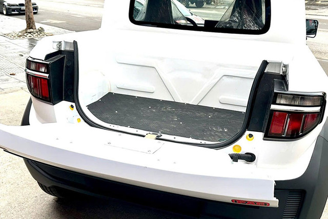 VinFast VF3 độ bán tải đặc biệt chưa đến 100 triệu hút dân chơi - Hình 3 VinFast VF3 do ban tai dac biet chua den 100 trieu hut dan choi-Hinh-3