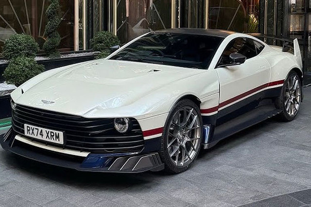 Siêu xe Aston Martin Valiant về tay Gordon Ramsay giá 77 tỷ đồng - Hình 2 Sieu xe Aston Martin Valiant ve tay Gordon Ramsay gia 77 ty dong-Hinh-2