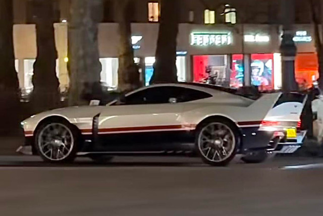 Siêu xe Aston Martin Valiant về tay Gordon Ramsay giá 77 tỷ đồng - Hình 3 Sieu xe Aston Martin Valiant ve tay Gordon Ramsay gia 77 ty dong-Hinh-3