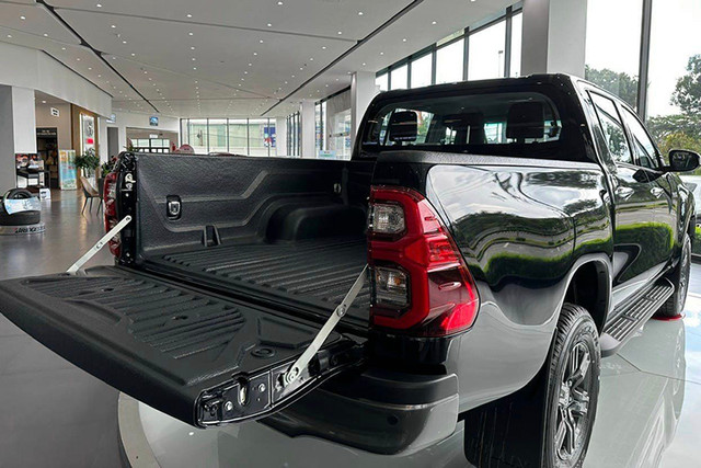 Toyota Việt Nam hé lộ các thông tin về mẫu bán tải Hilux 2024 - Hình 2 Toyota Viet Nam he lo cac thong tin ve mau ban tai Hilux 2024-Hinh-2