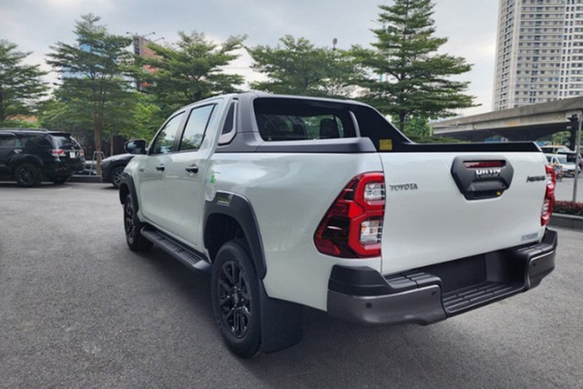 Toyota Việt Nam hé lộ các thông tin về mẫu bán tải Hilux 2024 - Hình 7 Toyota Viet Nam he lo cac thong tin ve mau ban tai Hilux 2024-Hinh-7