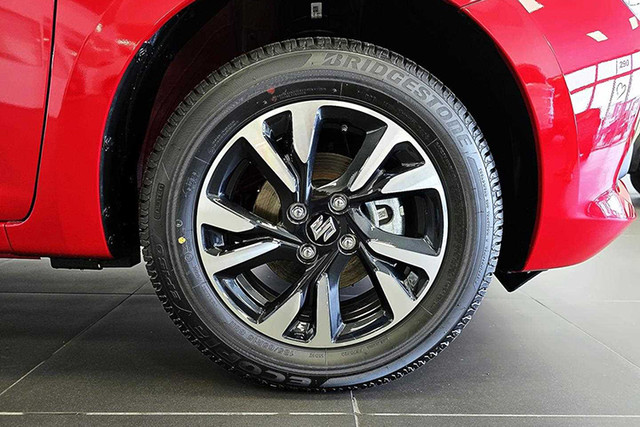 Suzuki Swift 2025 dự kiến ra mắt cuối quý 2 giá hơn 550 triệu? - Hình 4 Suzuki Swift 2025 du kien ra mat cuoi quy 2 gia hon 550 trieu?-Hinh-4