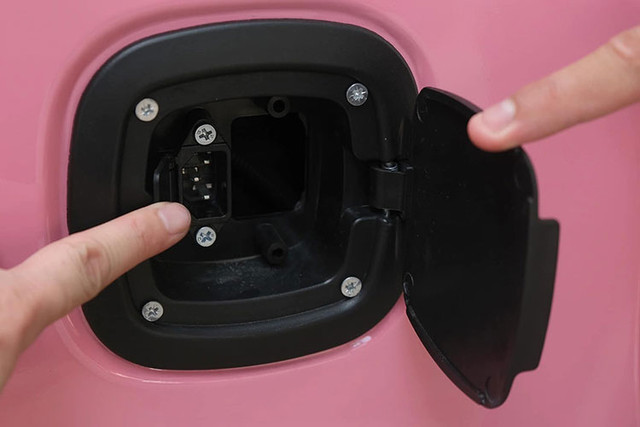 Cận cảnh ôtô điện mini Trung Quốc nhập lậu dưới 100 triệu tại Hà Nội - Hình 4 Can canh oto dien mini Trung Quoc nhap lau duoi 100 trieu tai Ha Noi-Hinh-4