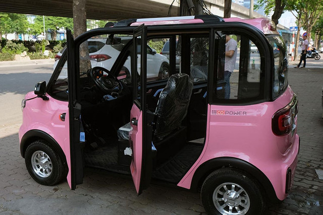 Cận cảnh ôtô điện mini Trung Quốc nhập lậu dưới 100 triệu tại Hà Nội - Hình 6 Can canh oto dien mini Trung Quoc nhap lau duoi 100 trieu tai Ha Noi-Hinh-6