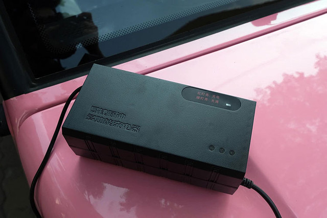 Cận cảnh ôtô điện mini Trung Quốc nhập lậu dưới 100 triệu tại Hà Nội - Hình 5 Can canh oto dien mini Trung Quoc nhap lau duoi 100 trieu tai Ha Noi-Hinh-5