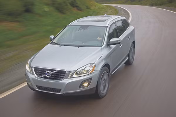 Trieu hoi hon 2,1 trieu xe Volvo vi loi day an toan