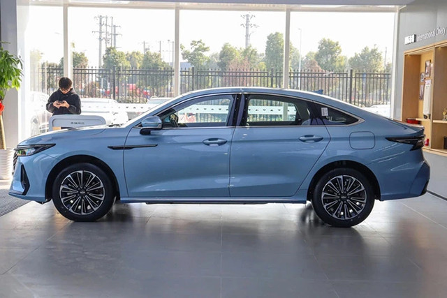 Chi tiết Chery Fengyun A8 chỉ từ 436 triệu đồng - Hình 3 Chi tiet Chery Fengyun A8 chi tu 436 trieu dong-Hinh-3