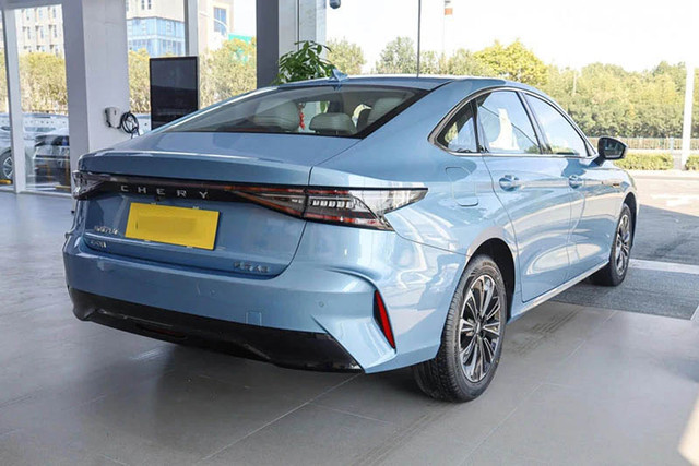 Chi tiết Chery Fengyun A8 chỉ từ 436 triệu đồng - Hình 2 Chi tiet Chery Fengyun A8 chi tu 436 trieu dong-Hinh-2