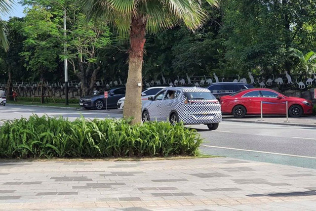 VinFast VF e34 chạy thử tại Hà Nội, sắp đến tay khách hàng - Hình 2 VinFast VF e34 chay thu tai Ha Noi, sap den tay khach hang-Hinh-2