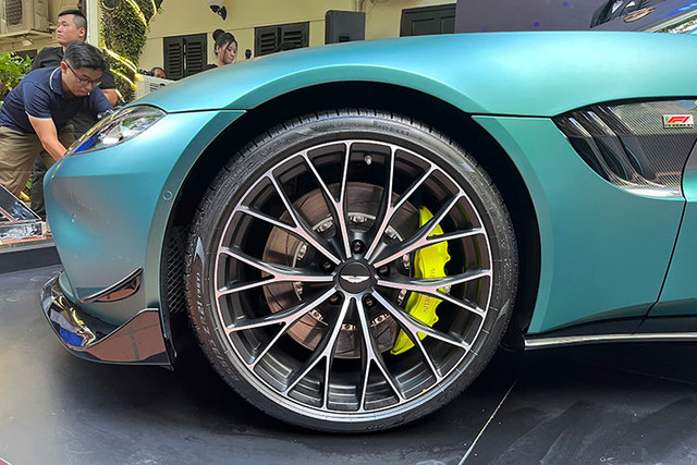 Aston Martin Vantage F1 Edition gia gan 19 ty dong cho dai gia Viet-Hinh-6