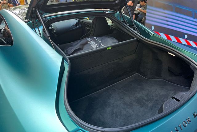 Aston Martin Vantage F1 Edition gia gan 19 ty dong cho dai gia Viet-Hinh-10