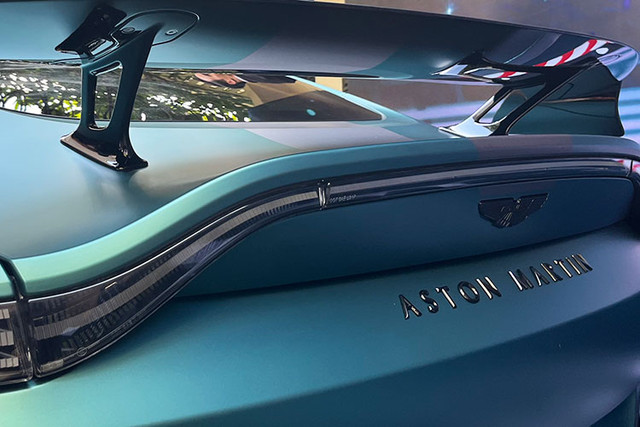 Aston Martin Vantage F1 Edition gia gan 19 ty dong cho dai gia Viet-Hinh-4