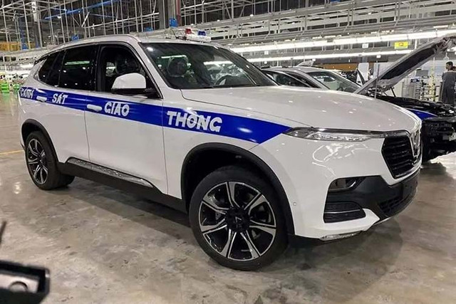 Xon xao xe VinFast Lux danh cho CSGT Viet Nam