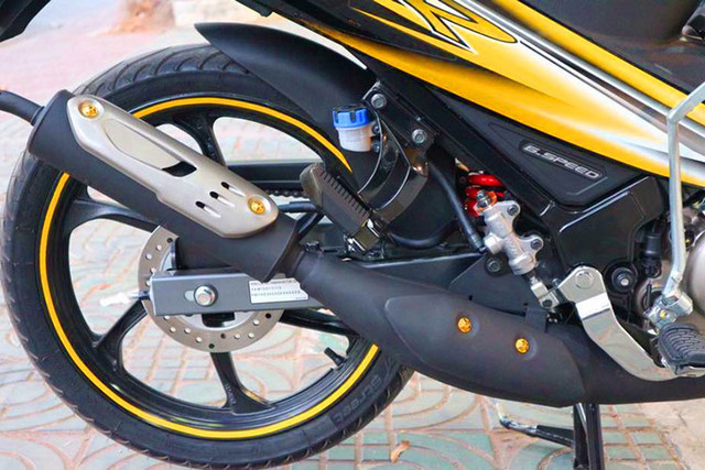 Chi tiết Yamaha 125ZR hơn 200 triệu đồng của bạn tặng đại gia Cường Đô la - Hình 7 Chi tiet Yamaha 125ZR hon 200 trieu dong cua ban tang dai gia Cuong Do la-Hinh-7