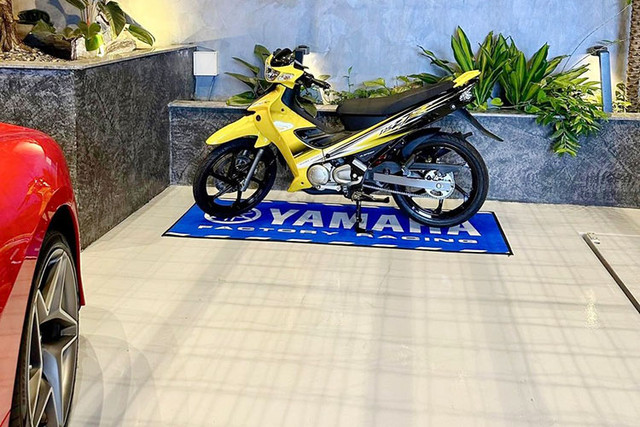 Chi tiết Yamaha 125ZR hơn 200 triệu đồng của bạn tặng đại gia Cường Đô la - Hình 3 Chi tiet Yamaha 125ZR hon 200 trieu dong cua ban tang dai gia Cuong Do la-Hinh-3