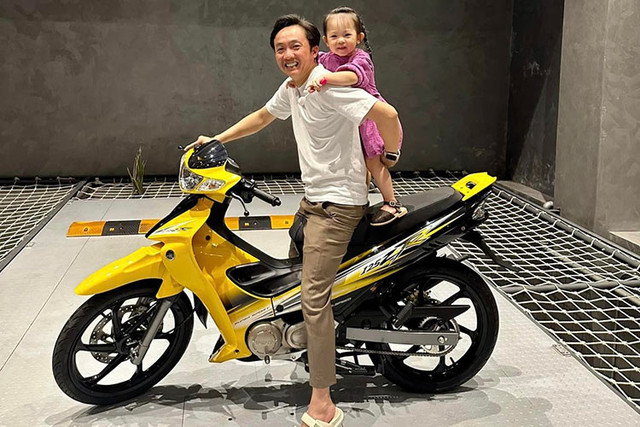 Chi tiết Yamaha 125ZR hơn 200 triệu đồng của bạn tặng đại gia Cường Đô la - Hình 2 Chi tiet Yamaha 125ZR hon 200 trieu dong cua ban tang dai gia Cuong Do la-Hinh-2