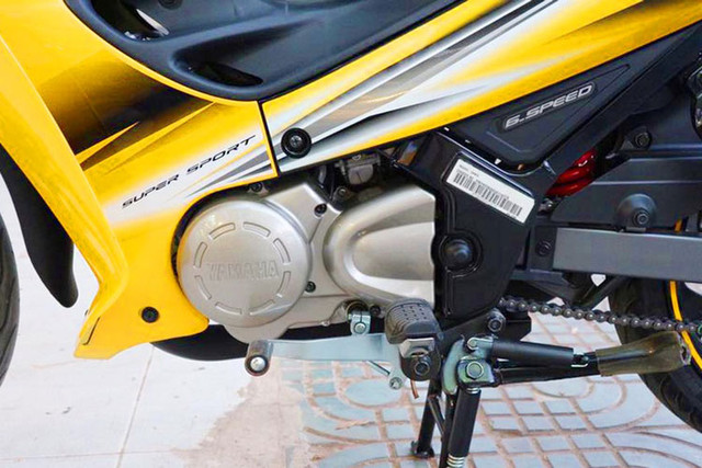 Chi tiết Yamaha 125ZR hơn 200 triệu đồng của bạn tặng đại gia Cường Đô la - Hình 8 Chi tiet Yamaha 125ZR hon 200 trieu dong cua ban tang dai gia Cuong Do la-Hinh-8