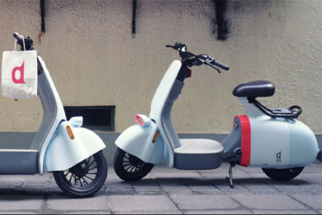 Đại gia Cường Đô la chạy xe điện 19 triệu chở con bát phố - Hình 4 Dai gia Cuong Do la chay xe dien 19 trieu cho con bat pho-Hinh-4